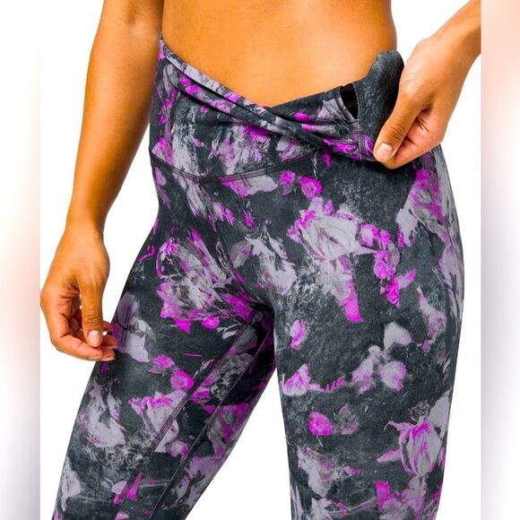 Lululemon Wunder
Under High-Rise Crop floral leggings; Size 2 - Picture 4 of 8
